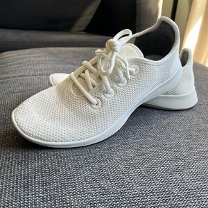 White Allbirds Tree Runners sneakers. Barely worn!